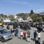 Hundrevis av skuelystne for å se hundrevis av motorsykler